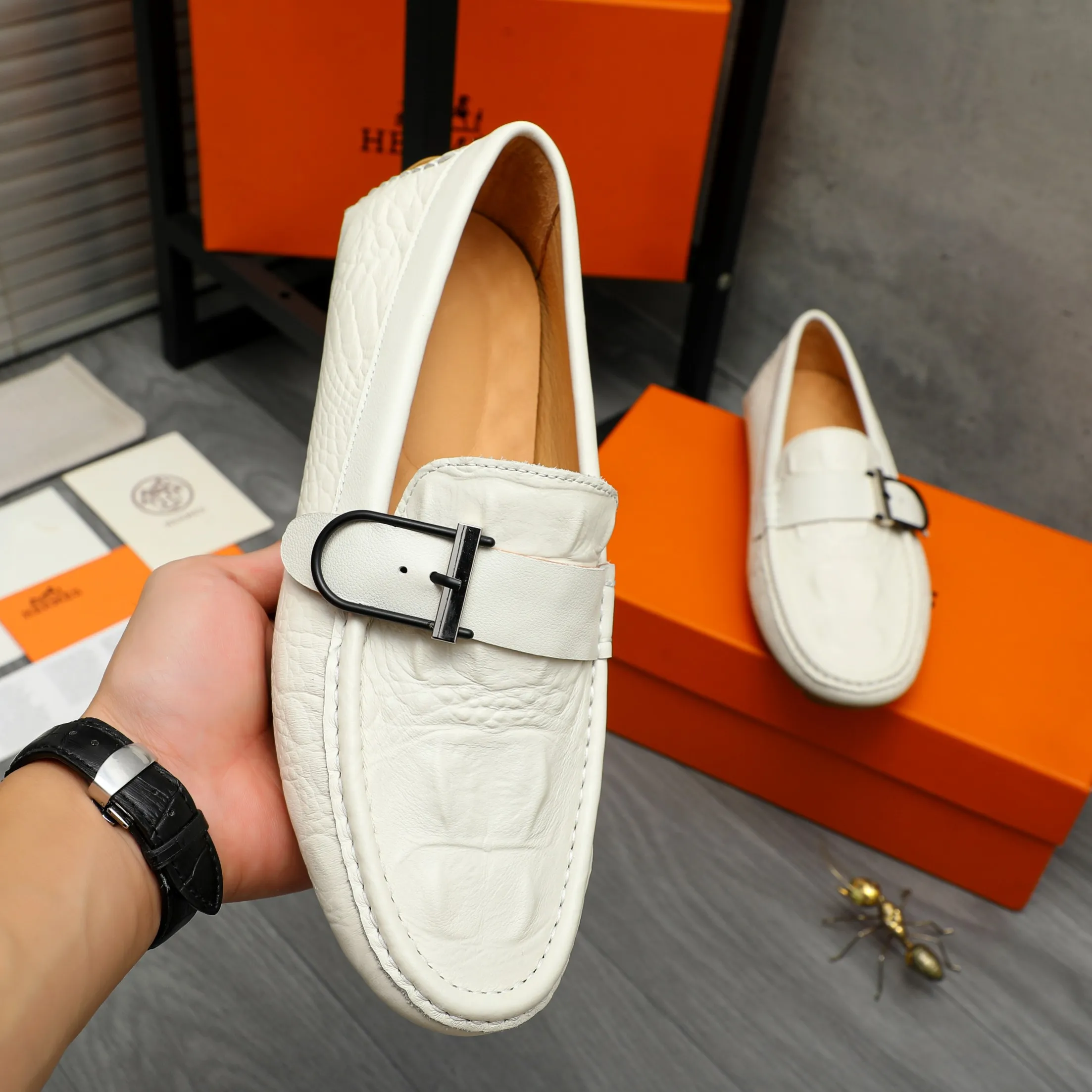 P380 Product trademark: HERMES "Hermes" casual slip-on men's shoes Regular size: 38-44 Product material: Selected crocodile pattern cowhide upper, pigskin lining, rubber outsole
